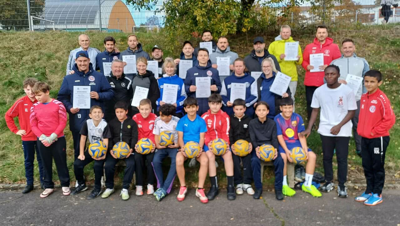 16 neue Kindertrainerinnen und -trainer im Kreis Lüdenscheid ausgezeichnet