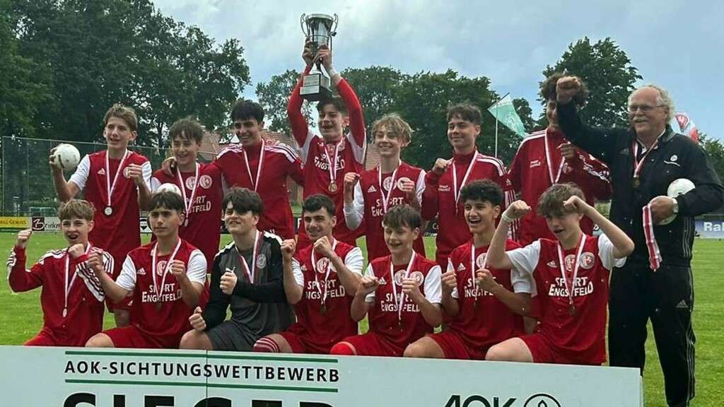 Gro&szlig;er Jubel bei der U14/U15-Auswahl der Fu&szlig;ballkreise L&uuml;denscheid und Iserlohn